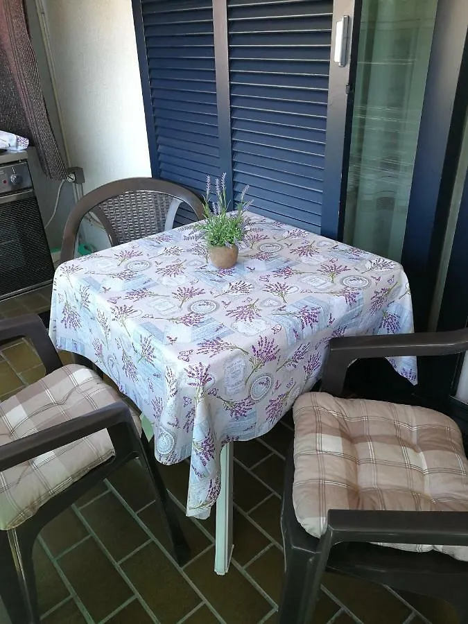 Apartment Koruna 1 0*, Pula